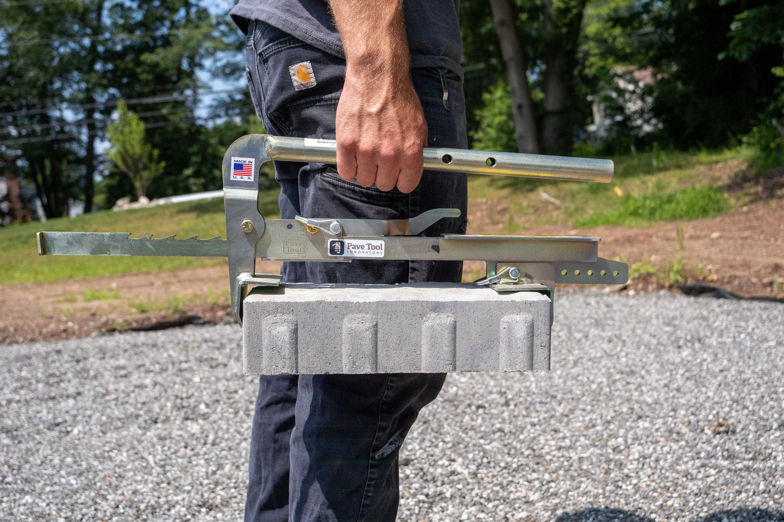 Clamp holding stone block