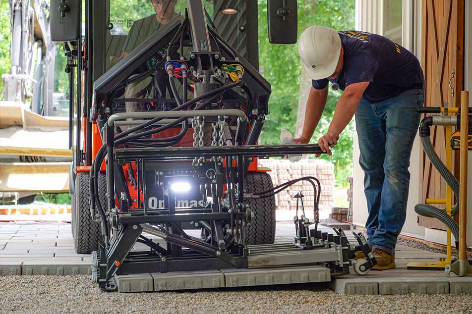 P22 Pacer - Paver Laying Machine